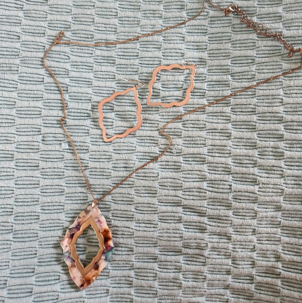 Elegant Gold and Multicolor Necklace Set